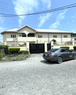 Spacious 3-bedroom Apartment, Lekki Phase 1, Lekki, Lagos, Flat / Apartment for Rent
