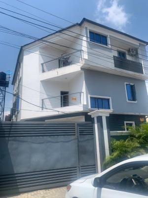 Well Maintained 3 Bedroom Apartment, Ologolo Road, Ologolo, Lekki, Lagos, Flat / Apartment for Rent