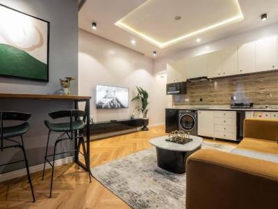 1 Bedroom Service Apartment, Lekki Phase 1, Lekki, Lagos, Flat / Apartment Short Let