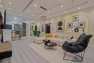 Spacious 3 Three Bedroom Apartment with Bathtub ,private Balcony with, Lekki Phase 1, Lekki, Lagos, Flat / Apartment Short Let