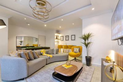 Book This Luxurious 🥰 One Bedroom Apartment, with a Cinema, Lekki Phase 1, Lekki, Lagos, Flat / Apartment Short Let