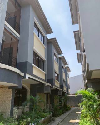 4 Bedroom Apartment with a Room Self Contain, Victoria Island (vi), Lagos, House for Rent