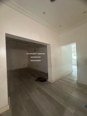 Entire Floor Commercial Space Facing The Road, Lekki Phase 1, Lekki, Lagos, Restaurant / Bar for Rent