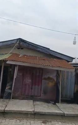 Bungalow on a Standard Half a Plot Land, : Off Ogunlana Road Ijeshatedo, Surulere, Lagos, Detached Bungalow for Sale