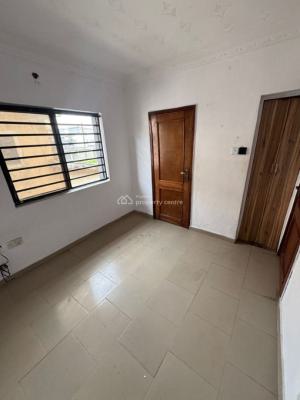 Single Room Upstairs in a Shared Apartment, Lekki, Lagos, Flat / Apartment for Rent