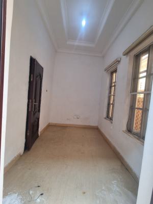 Standard and Spacious Bq, 2 Chevy View Estate Chevron Lekki, Lekki, Lagos, Flat / Apartment for Rent