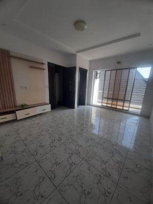 Serviced 2 Bedroom En-suite Flat, Upfloor, Lekki Phase 1, Lekki, Lagos, Flat / Apartment for Rent