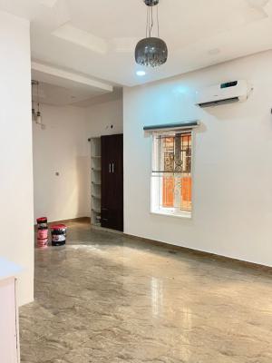 Studio Apartment (upstairs) in a Secured Estate, Chevron Drive, Lekki, Lagos, Flat / Apartment for Rent