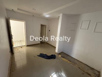 a Well Maintained 2 Bedroom Apartment(downstair), Off Admiralty, Lekki Phase 1, Lekki, Lagos, Flat / Apartment for Rent