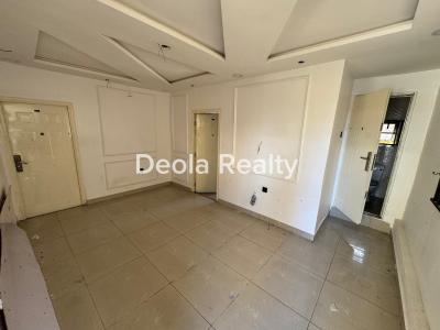 a Well Maintained 2 Bedroom Apartment(downstair), Off Admiralty, Lekki Phase 1, Lekki, Lagos, Flat / Apartment for Rent