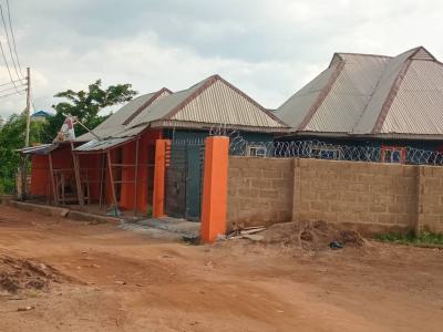 Standard 2unit of Room/p Self Contained and 3unit of Shop at Front, Akede Okebale Area Osogbo, Osogbo, Osun, Semi-detached Bungalow for Sale