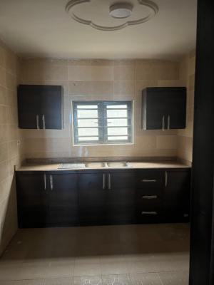 Exotic 3 Bedroom Flat, Magodo Phase 1, Gra Phase 1, Magodo, Lagos, Flat / Apartment for Rent