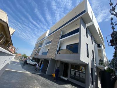 4 Bedroom Terrace + Bq, Lekki Phase 1, Lekki, Lagos, Flat / Apartment for Rent