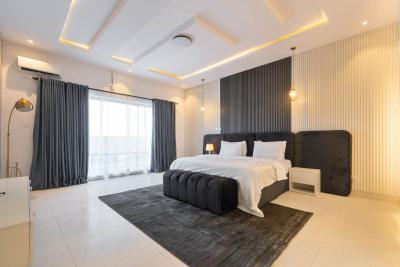 Luxury 3 Bedroom Apartment with Rooftop Pool, Snooker and Rooftop Gym, Off Admiralty Way, Lekki Phase 1, Lekki, Lagos, Flat / Apartment Short Let
