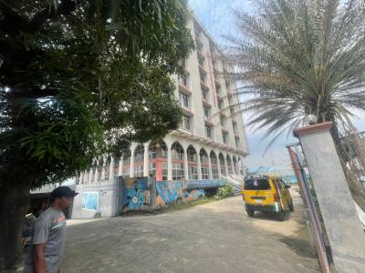 an Open Space of 850 Sqm for Storage, Jibowu, Yaba, Lagos, Warehouse for Rent