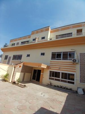 Well Renovated 2 Bedroom Block of Flat, Guzape Abuja Diplomatic Zone, Guzape District, Abuja, House for Rent