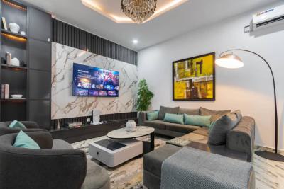 Luxury 3 Bedroom Waterfront Apartment with Snooker Board, Swimming Pool, Lekki Phase 1, Lekki, Lagos, Flat / Apartment Short Let