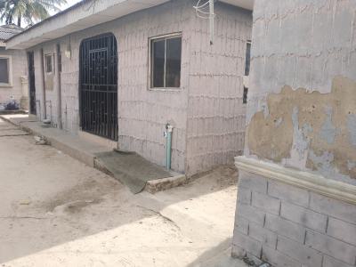 2 Bedroom with Bq, Community Off Bayeku Road, Igbogbo, Ikorodu, Lagos, Block of Flats for Sale