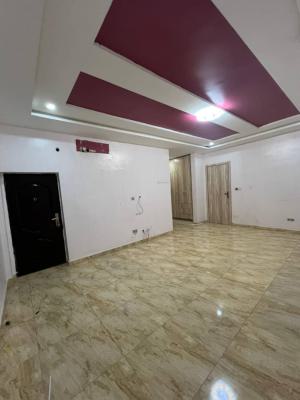 *spacious Masters Bedroom with Big Fitted Bathroom Sharing Kitchen, Orchid Road, Lekki, Lagos, Flat / Apartment for Rent