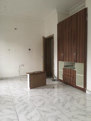 Renovated 2 Bedrooms Apartments, Chevron Lekki, Lekki Phase 2, Lekki, Lagos, Flat / Apartment for Rent