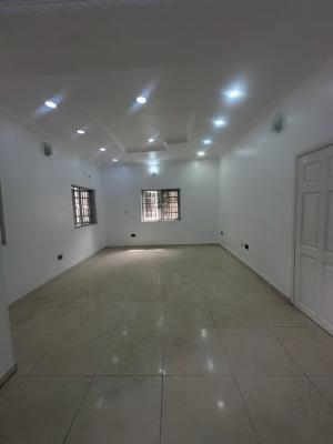 2 Bedroom Flat Upstairs, Lekki Phase 1, Lekki, Lagos, Flat / Apartment for Rent