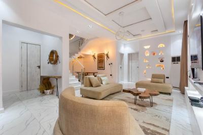 Beautiful 3/4bedroom Apartment with Ps5,poo,gym and Snooker, Ikate, Lekki, Lagos, Flat / Apartment Short Let