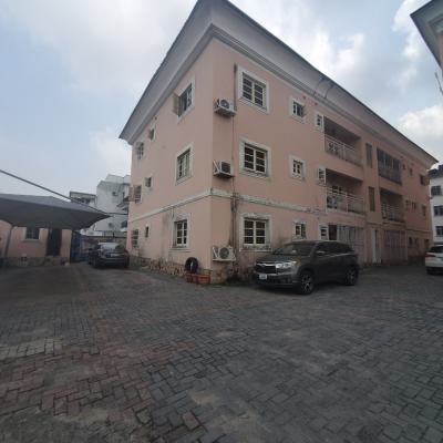 Gorgeous 3 Bedroom Flat in a Secured Estate Environment, Osapa, Lekki, Lagos, Flat / Apartment for Rent