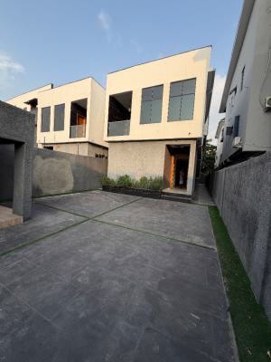 Spacious 5bedroom Fully Detached House with Bq, Ologolo, Lekki, Lagos, Detached Duplex for Sale