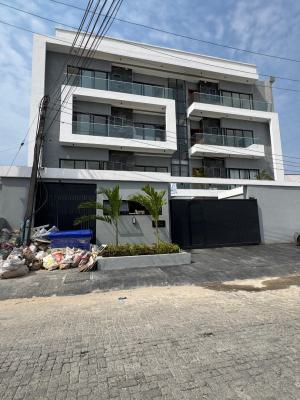 Spacious  3  Bedroom Apartment with Pool, Gym and Reception, Lekki Phase 1, Lekki, Lagos, Flat / Apartment for Sale