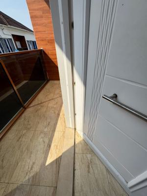 Spacious Masters Bedroom with Ac and Sharing Kitchen, Orchid Road, Lekki, Lagos, Flat / Apartment for Rent