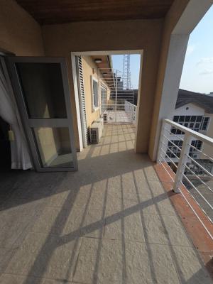 a Serviced & Neatly Maintained 2 Bedroom  Apartment, Lekki Phase 1, Lekki, Lagos, Flat / Apartment for Rent
