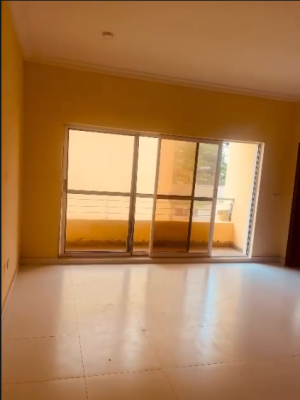 Spacious Master Bedroom, Orchid Road (opposite Royal Pine Gate 2 ), Lekki Phase 2, Lekki, Lagos, Flat / Apartment for Rent