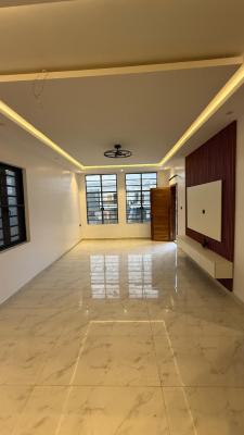 Distress 5 Bedroom Detached Duplex at Ologolo, Ologolo, Lekki, Lagos, Detached Duplex for Sale