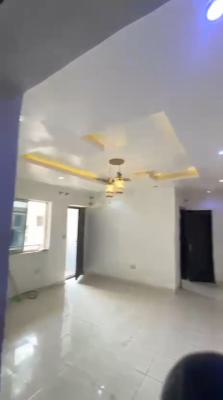 Neatly Used Ensuite 2 Bedroom Flat, Onike, Yaba, Lagos, Flat / Apartment for Rent