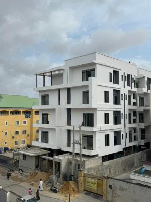Excellent 2 Bedroom Apartment Within a Serene Environment, Lekki Phase 1, Lekki, Lagos, Flat / Apartment for Sale