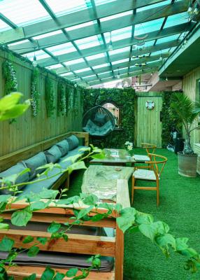 Luxury 2 Bedroom Garden Apartment with Swing, Lekki Phase 1, Lekki, Lagos, Flat / Apartment Short Let