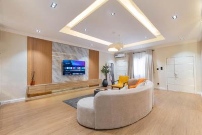 Seasoned & Exquisite 3 Bedroom Serviced Apartment, Lekki Phase 1, Lekki, Lagos, House Short Let
