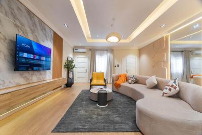Seasoned & Exquisite 3 Bedroom Serviced Apartment, Lekki Phase 1, Lekki, Lagos, House Short Let