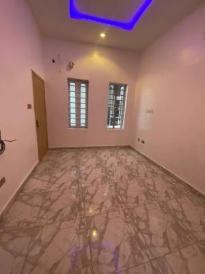 Single Room Upstairs in a Shared Apartment Available, Oral Estate, Lekki Expressway, Lekki, Lagos, Flat / Apartment for Rent