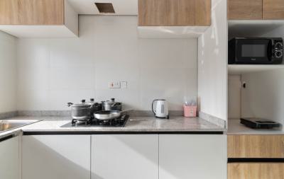 Tastefully Furnished 3 Bedroom Apartment, Off Palm Spring Road, Lekki, Lagos, Flat / Apartment Short Let