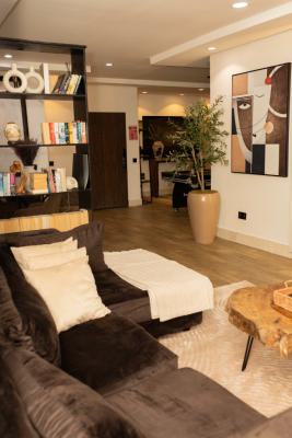 Luxury 2 Bedroom Service Apartment, Westron Close, Lekki Phase 1, Lekki, Lagos, Flat / Apartment Short Let