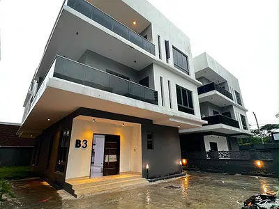 Luxury 6 Bedroom Fully Detached Duplex