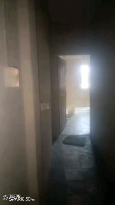 Nigerian Used Mini Flat, Moloney Street, Adekunle, Yaba, Lagos, Mini Flat (room and Parlour) for Rent