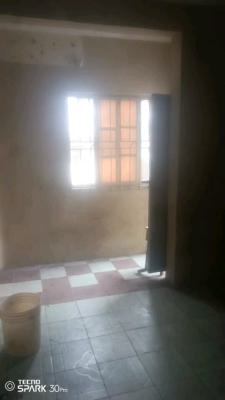 Nigerian Used Mini Flat, Moloney Street, Adekunle, Yaba, Lagos, Mini Flat (room and Parlour) for Rent