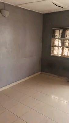 Standard 2 Bedroom Flat, Alagomeji, Yaba, Lagos, Flat / Apartment for Rent
