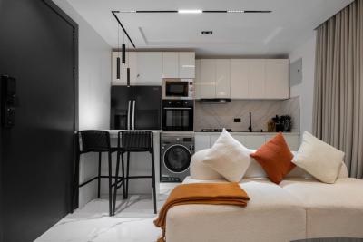 Luxurious 1 Bedroom Apartment with Pool, Lekki Phase 1, Lekki, Lagos, Flat / Apartment Short Let