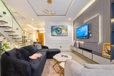 Luxury 2 Bedroom Apartment, Lekki Phase 1, Lekki, Lagos, Flat / Apartment Short Let
