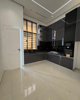 Stunning and Spacious 3 Bedroom Apartment, Lekki Phase 1, Lekki, Lagos, Flat / Apartment for Sale