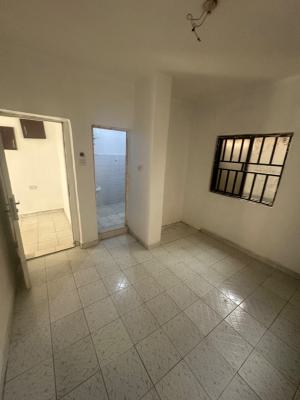 Two Bedroom Apartment in a Nice Location, 3rd Avenue, Gwarinpa, Abuja, Flat / Apartment for Rent