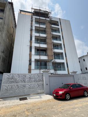 Spacious  2   Bedroom Apartment with Pool, Elevator & Bq, Lekki Phase 1, Lekki, Lagos, Flat / Apartment for Sale